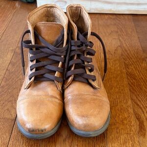 Zigi Soho Tan Leather Chukka Boots with Dark Brown Laces